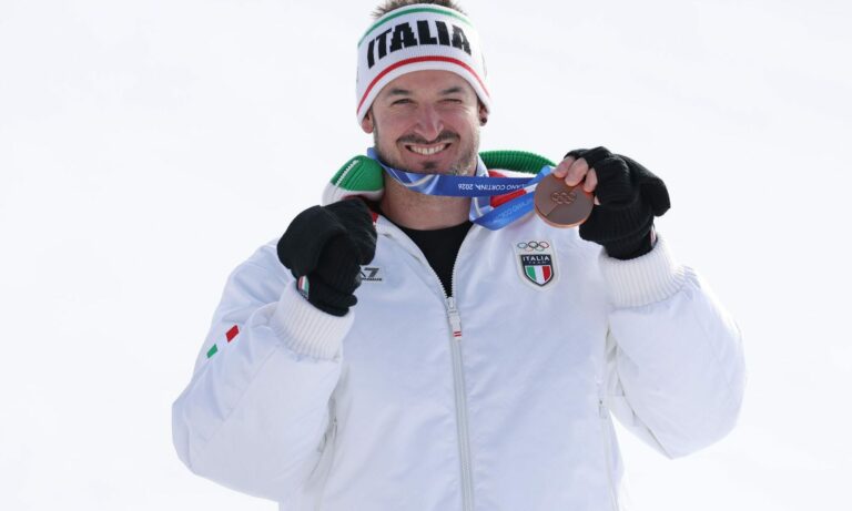 Cantante de metal gana medalla olímpica en los Juegos de Invierno 2026